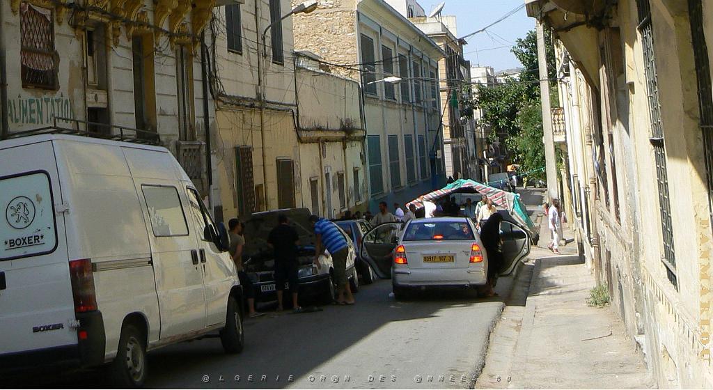 rue Dumanoir un enterrement.JPG